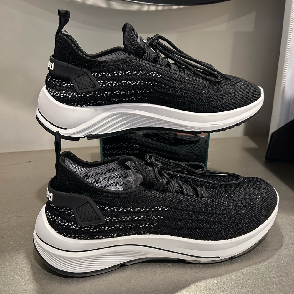 Ecko Unlimited Black & White Knit Sneakers 8.5